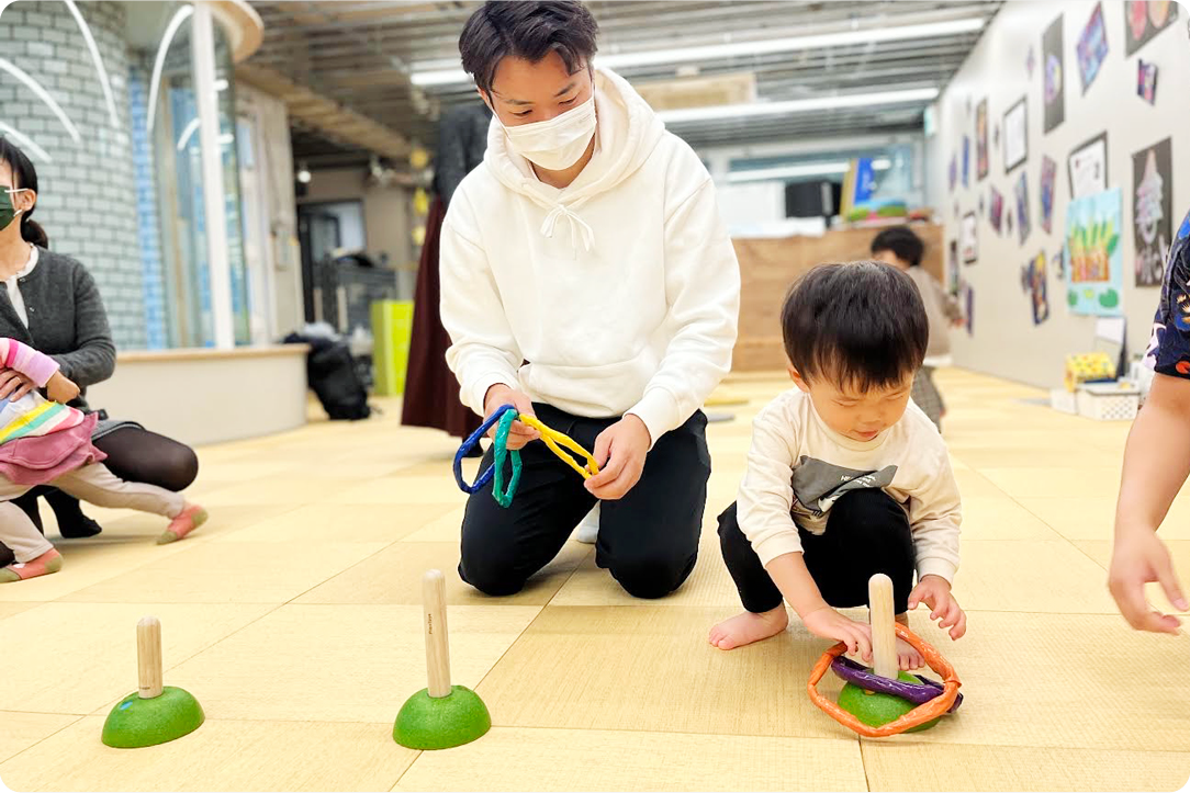 輪投げをする子どもたち