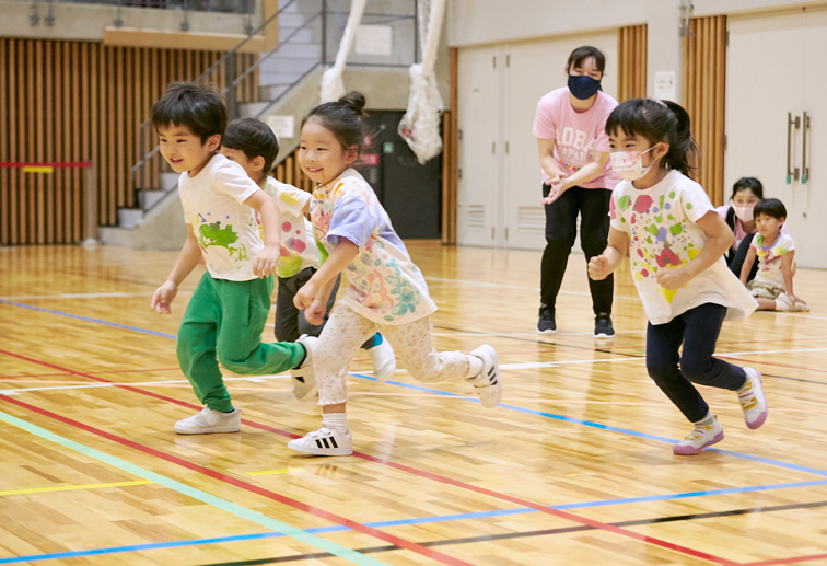 体育をしている子どもたち