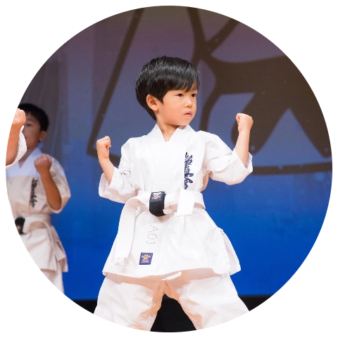 空手をする子ども