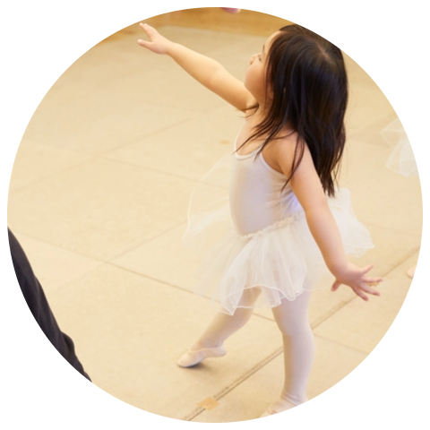バレエをする子ども